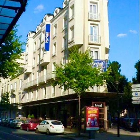 Kyriad Restaurant Centre Spa Vichy Exterior photo
