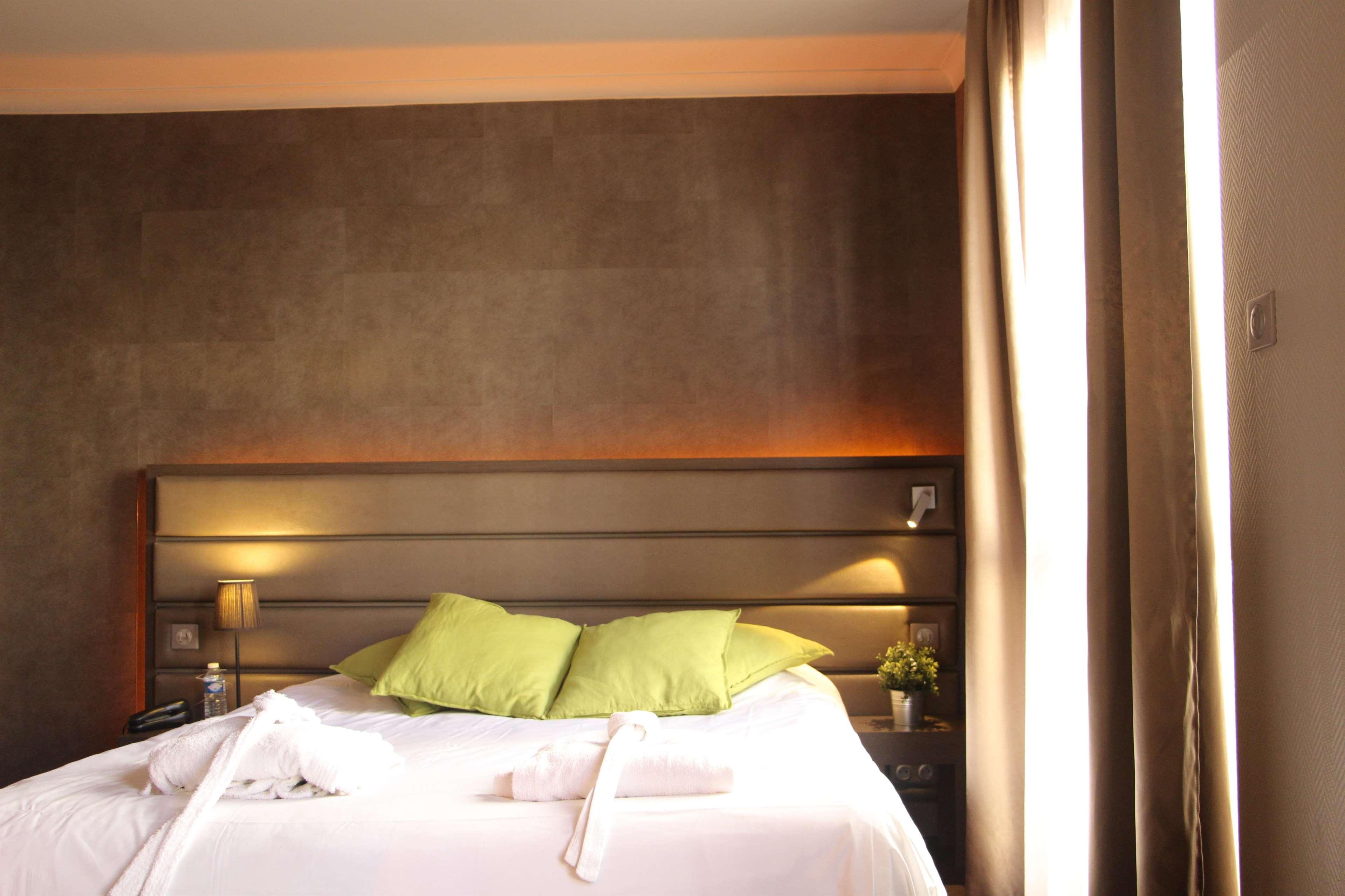 Kyriad Restaurant Centre Spa Vichy Exterior photo