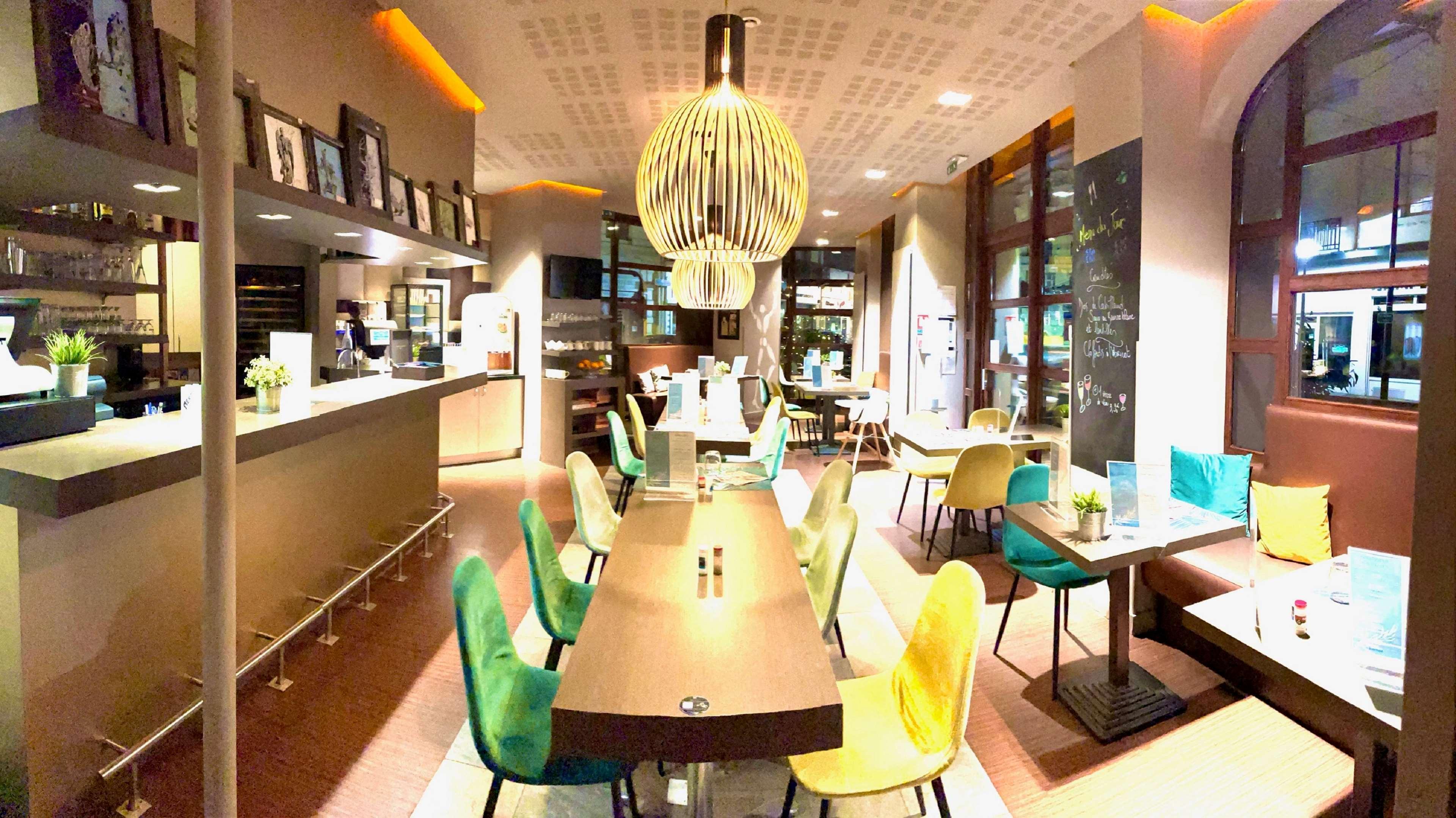 Kyriad Restaurant Centre Spa Vichy Exterior photo
